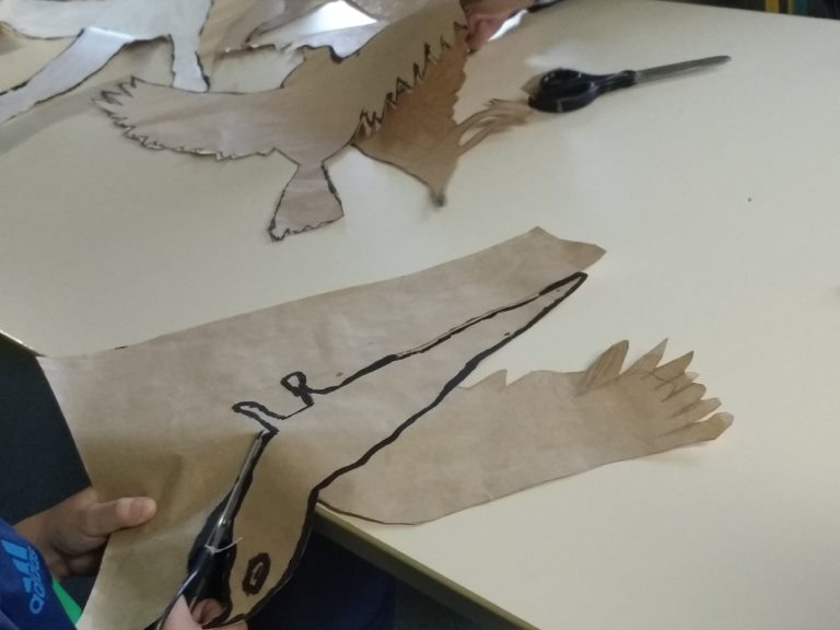Les oiseaux du Bonheur, installation mobile créée par des enfants © Marina Gabrion